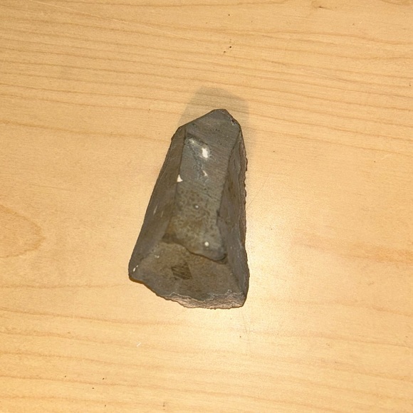 Gray Quartz Crystal - Picture 7 of 9